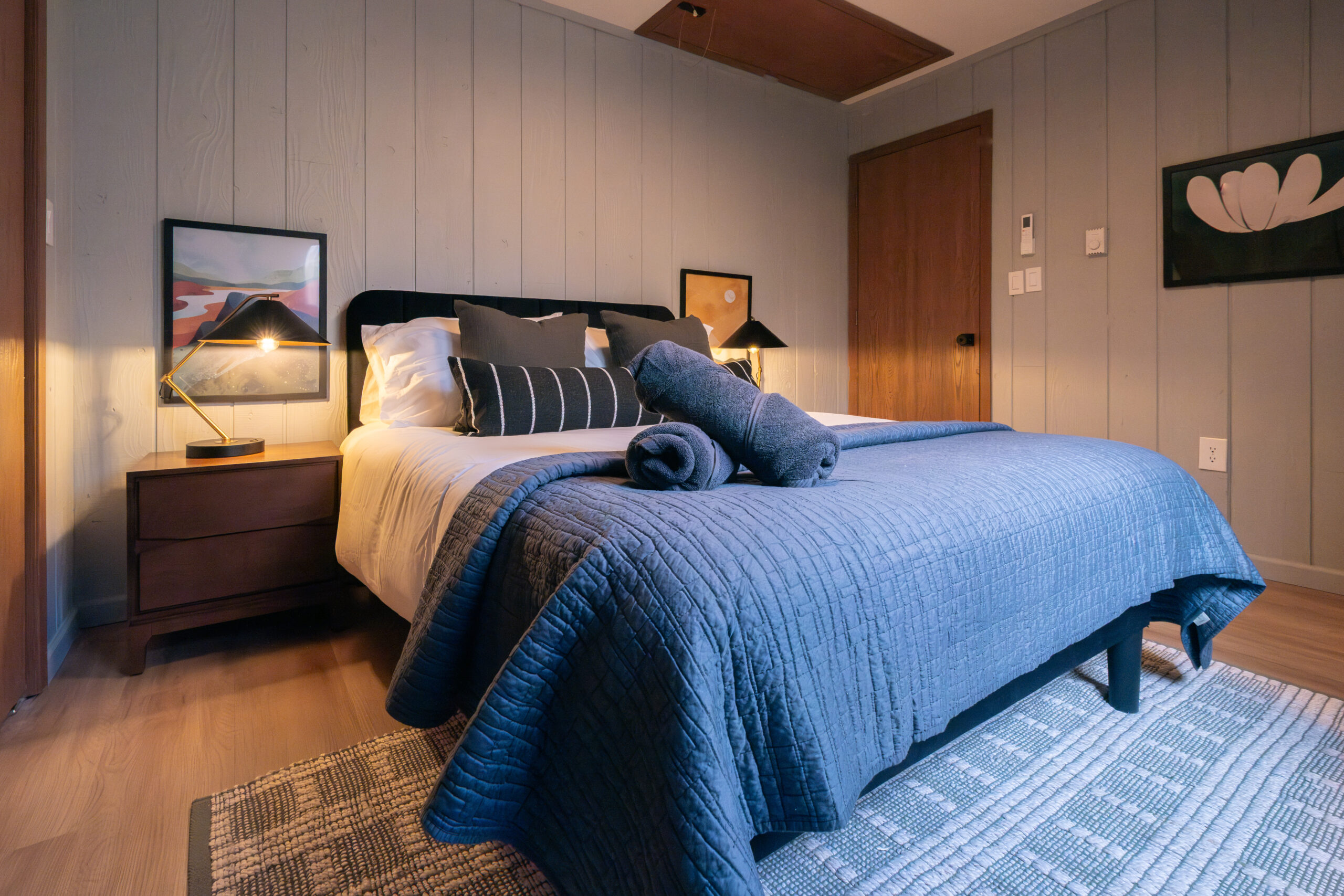 2nd fl bedroom with Queen bed