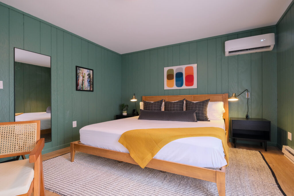 King sized bed on main level.