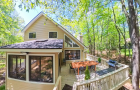 Wraparound deck with outdoor dining for 10